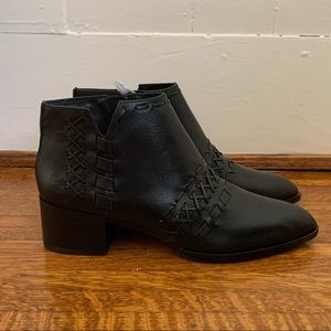 NWOT Donald Pliner Ankle Boots